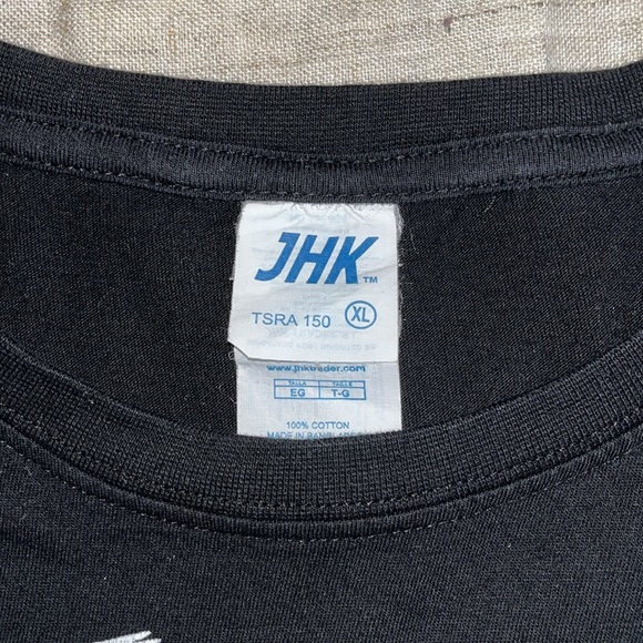 Unusual, black-and-white design. White seagulls flying on black background XL - Picture 3 of 6